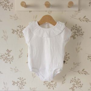 pelele bebe niña blanco con volante