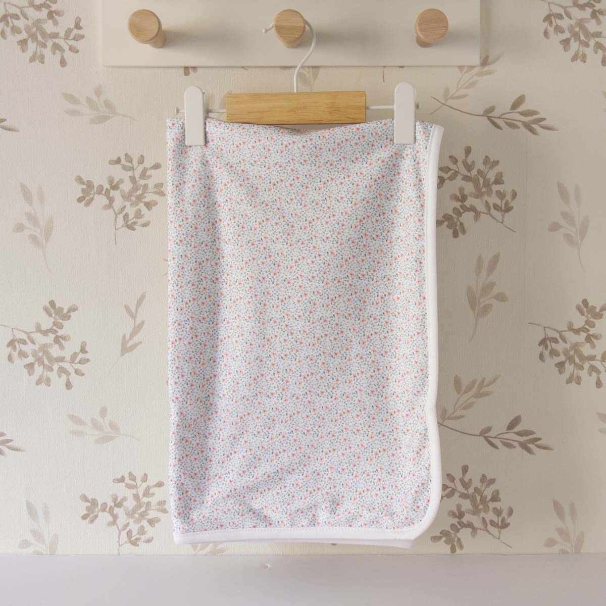 Arrullo bebé floral algodón suave estampado delicado reversible textura ligera