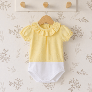 body bebé amarillo plumeti cuello volante algodón relieve detalle verano luminoso