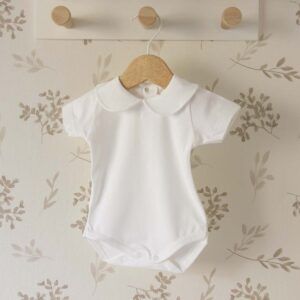 body bebé blanco cuello bebé redondo algodón suave detalle verano clásico elegante