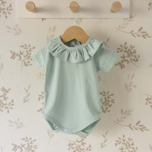 body bebé mint cuello volante amplio algodón suave detalle verano fresco elegante