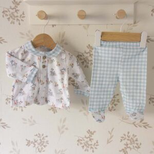 Conjunto bebé verde agua algodón ligero estampado infantil verano dos piezas detalle suave