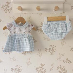 Conjunto ranita bebé verde agua algodón blusa estampada pololo vichy verano detalle delicado