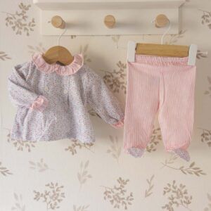 conjunto bebé rosa empolvado algodón floral cuello volante detalle suave verano