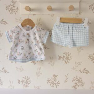 Conjunto bebé verde agua algodón camiseta estampada pantalón corto vichy verano detalle suave