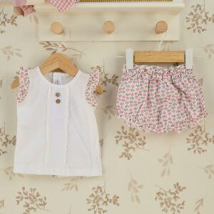 Conjunto bebé floral rosa Calamaro de algodón con camiseta blanca, volantes estampados y cubrepañal de flores.