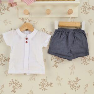 Conjunto bebé marino niño Calamaro de algodón con camiseta blanca de cuello camisero y pantalón corto azul marino.